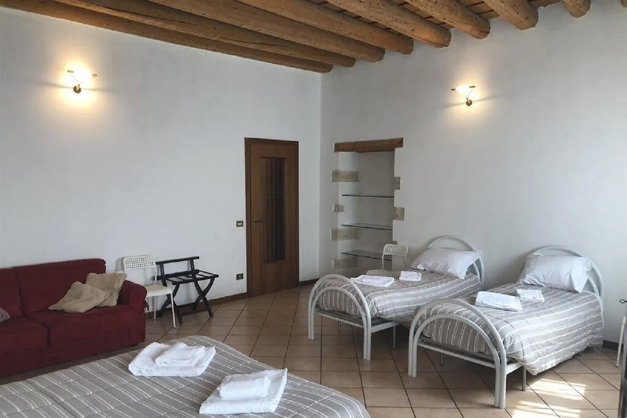 Ai Leoni Hotel Verona 2*,