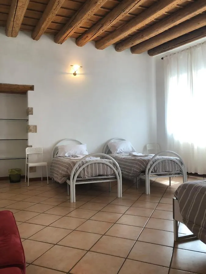Ai Leoni Hotel Verona 2*,  Italië